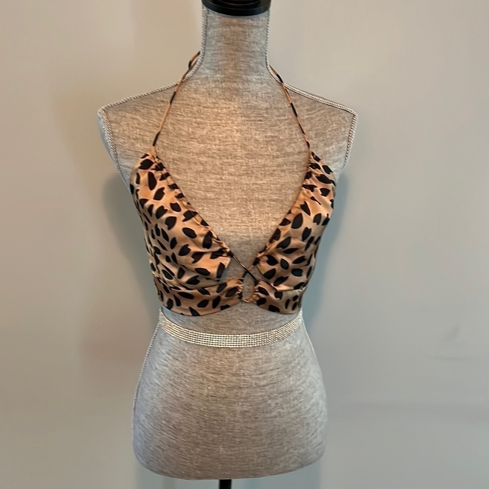 Lilyful size medium cropped leopard print strappy smocked back shirt.